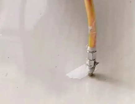 龙海瓷砖空鼓维修公司专业解答在瓷砖铺贴过程中，如果使用的砂料过粗（如全部使用了粗砂），可能会导致以下问题